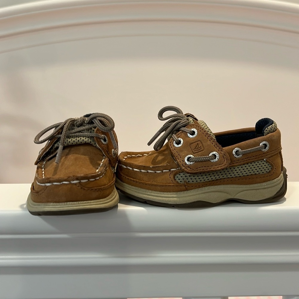 Like New Sperry Topsider Velcro Shoes 🚭